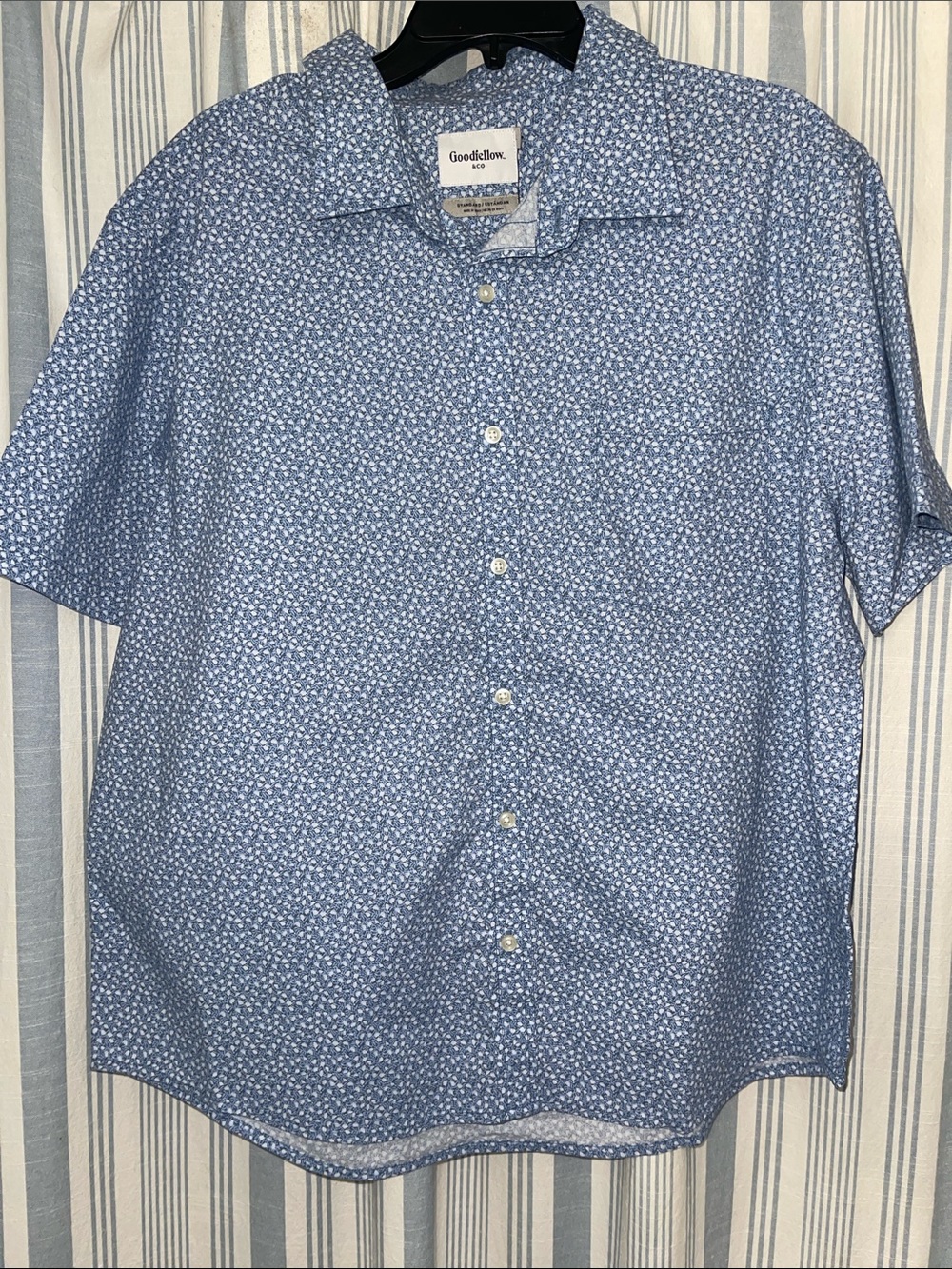 Goodfellow & Co Light Blue Floral Short Sleeve Button-Down Shirt